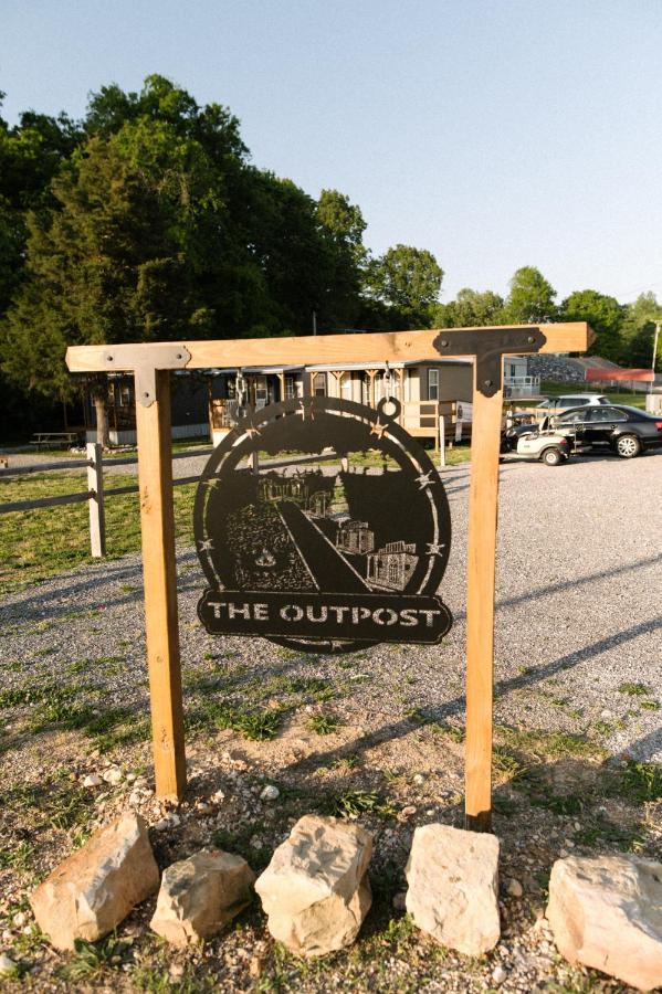 Hotel The Outpost Grand Rivers Exterior foto